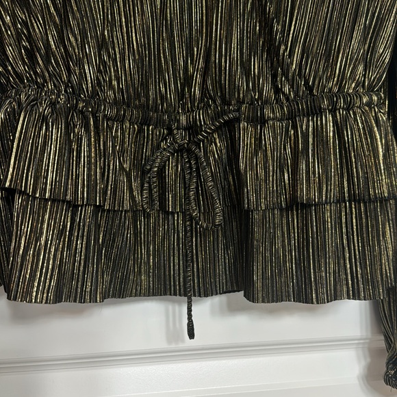 Black and gold top - Picture 2 of 6